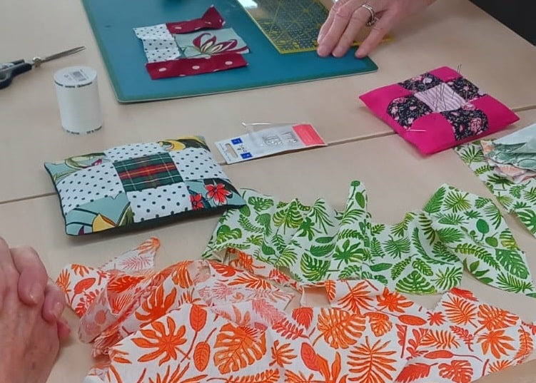 Réaliser de beaux patchworks et tisser des liens ! La Maison Bartimée